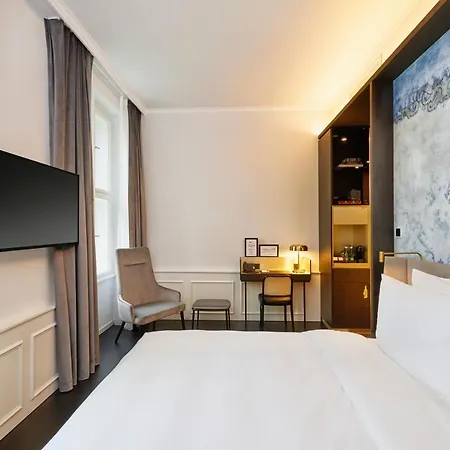 Hotel Hyperion