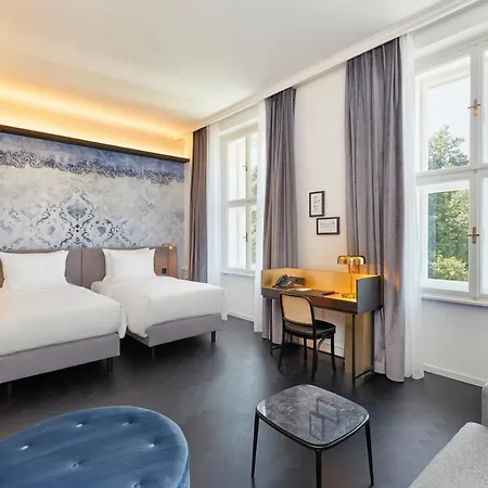 Hotel Hyperion
